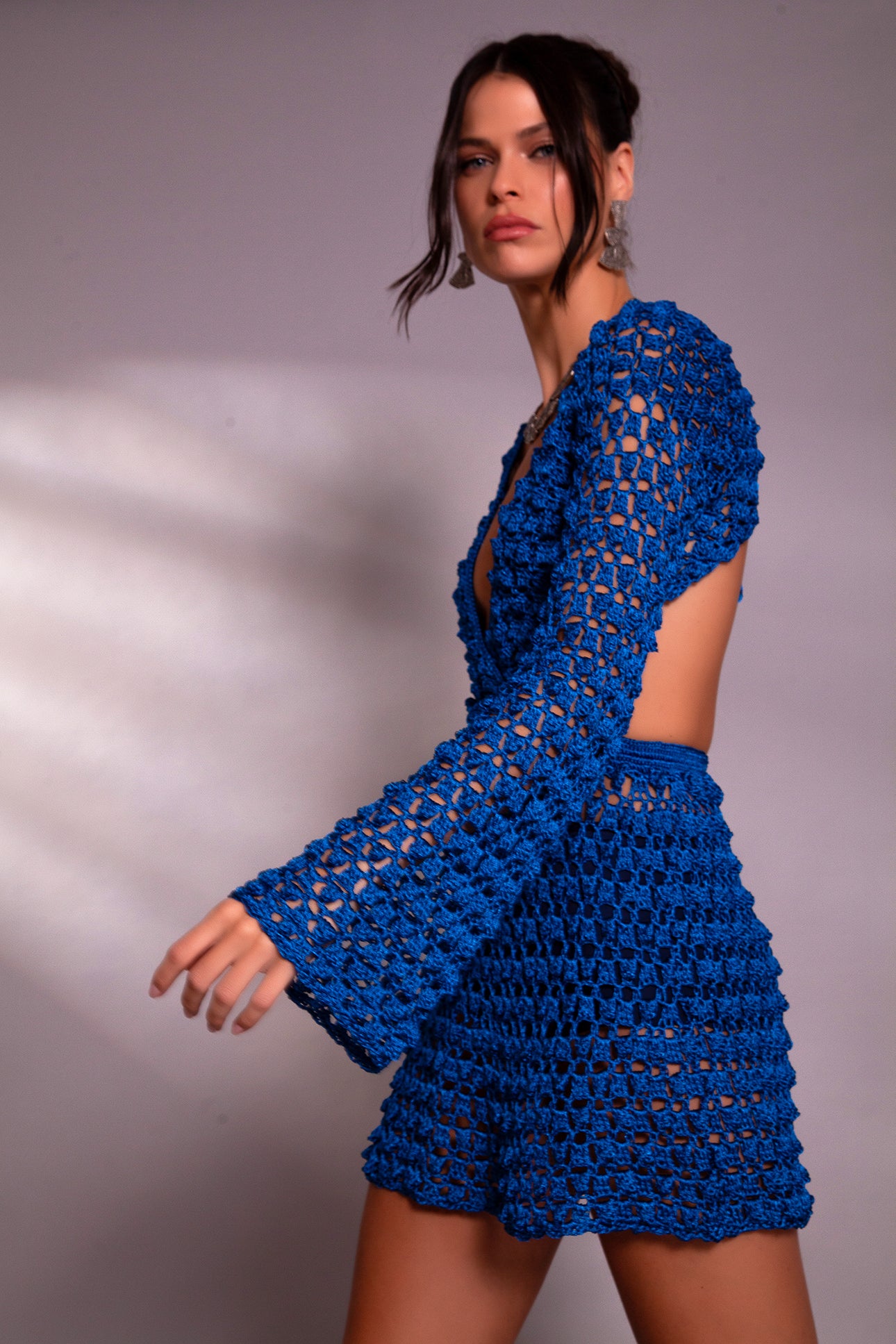 Vestido Sky curto com mangas