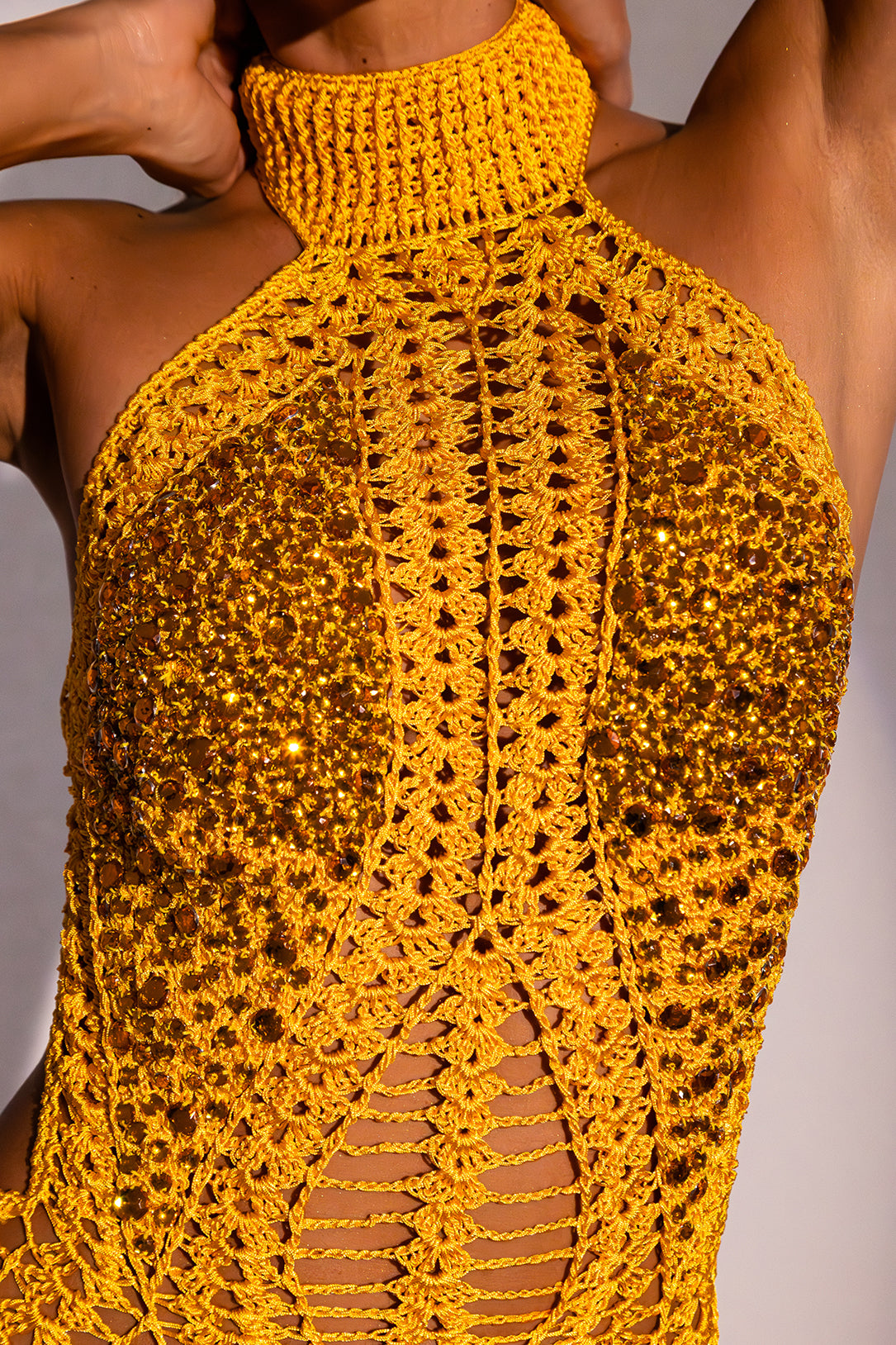 Vestido Trend bordado curto amarelo